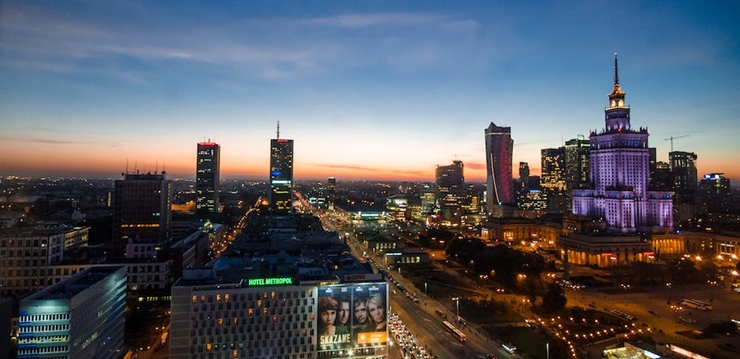 uploads/images/2023/3/główne_20230306183546_Warsaw-at-night-free-license-CC0.jpg_640793540c332.jpg