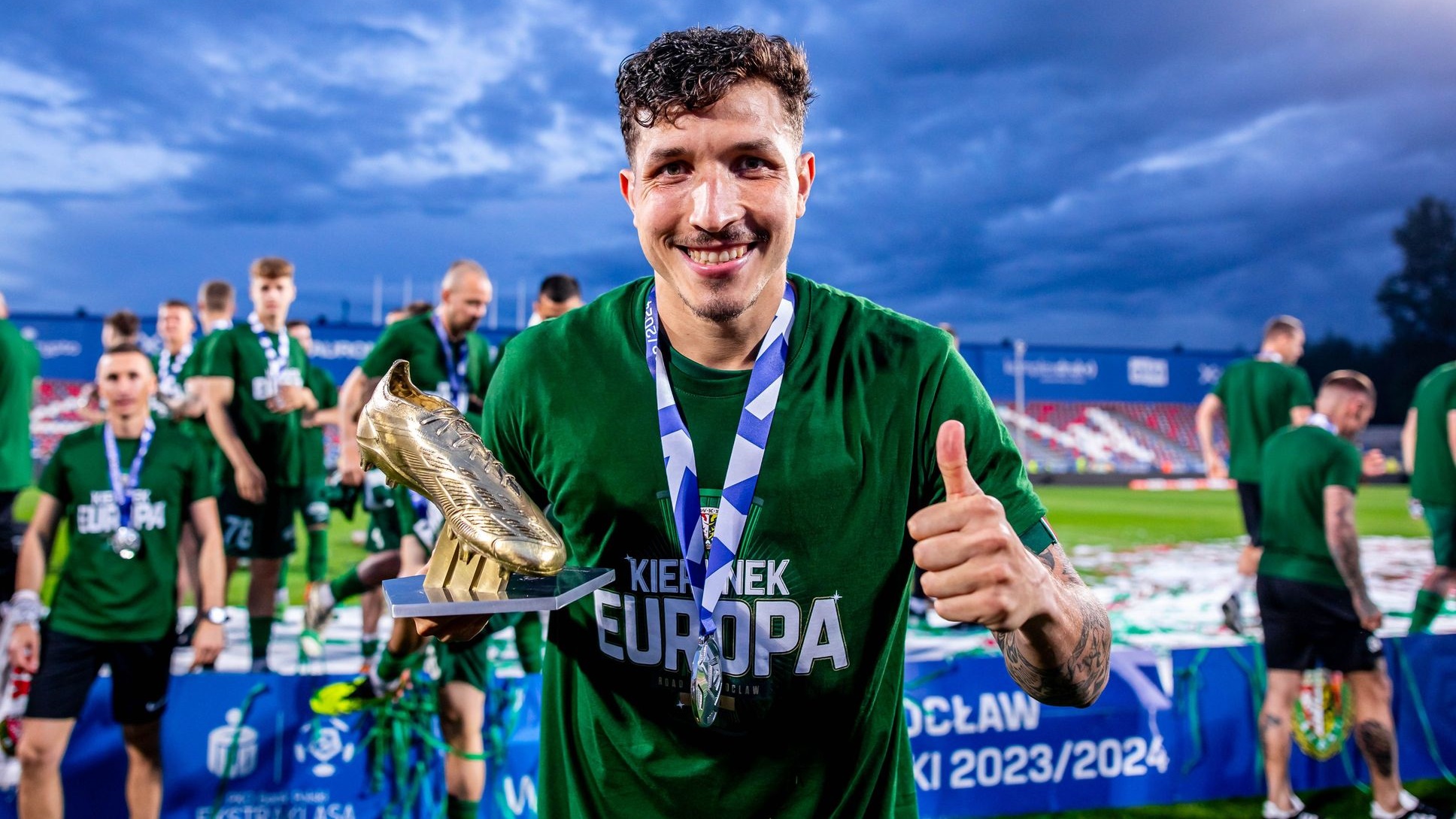 OFICJALNIE: Erik Exposito naprawdę ma nowy klub. Zagra z mistrzem świata